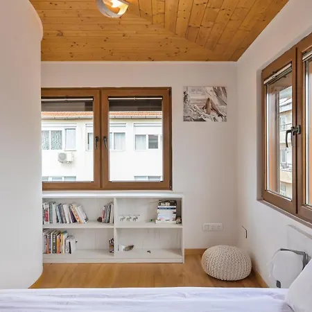 Designer Maisonette With Top Central Location *