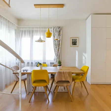 Apartment Designer Maisonette With Top Central Location *